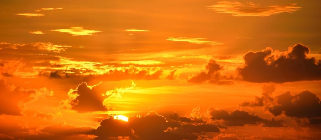The Hormonal Key to Vibrant Health and Weight Harmony 1 Orange sunset with clouds scattered across the sky, creating a warm and peaceful atmosphere that seems to soothe the senses and regulate circadian rhythm